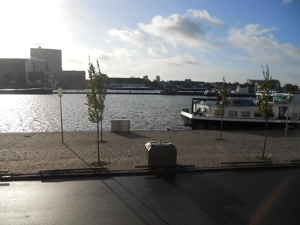 Sewdien’s Apartment Maashaven Rotterdam