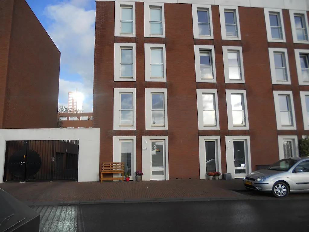 Sewdien’s Apartment Maashaven Rotterdam