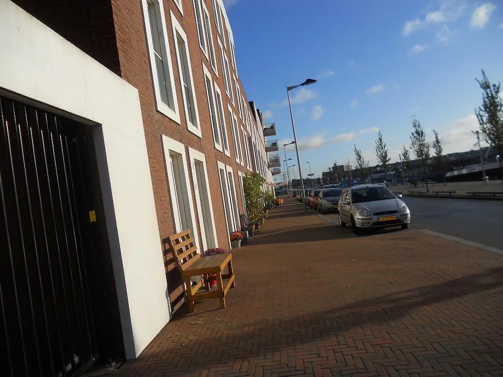 Sewdien’s Apartment Maashaven Rotterdam