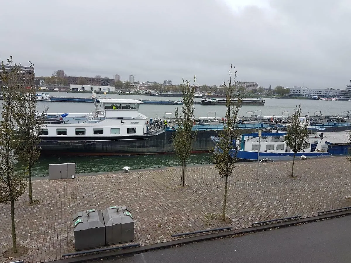 Sewdien’s Apartment Maashaven Rotterdam